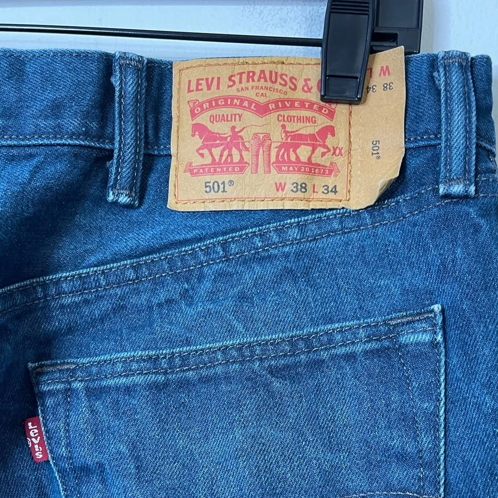 Levi’s Men’s 501 Classic Jeans Button Fly Dark Wash Size 38x34 like new